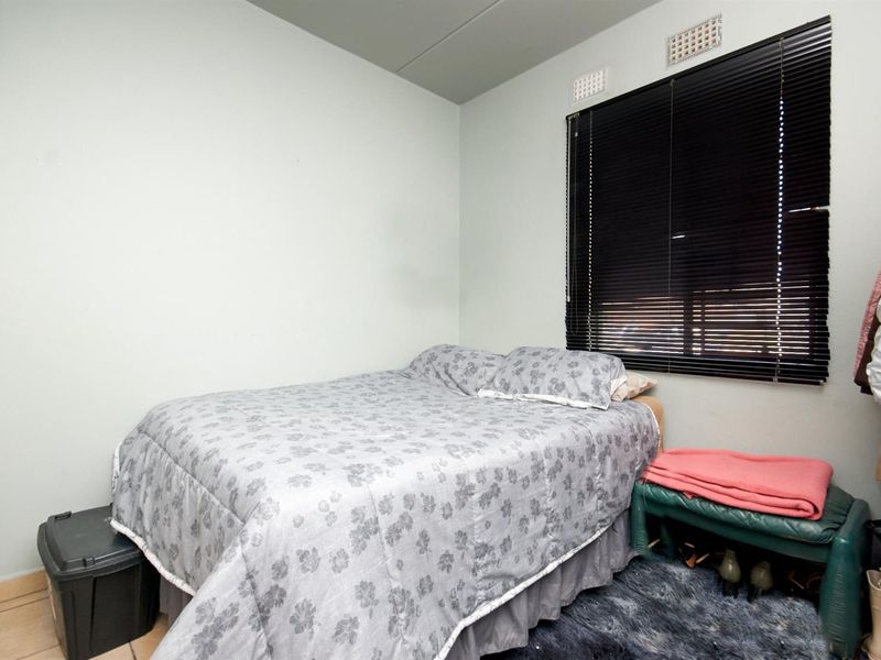 For Sale: 3-Bedroom Ground Floor Apartment in Jabulani - Photo 6