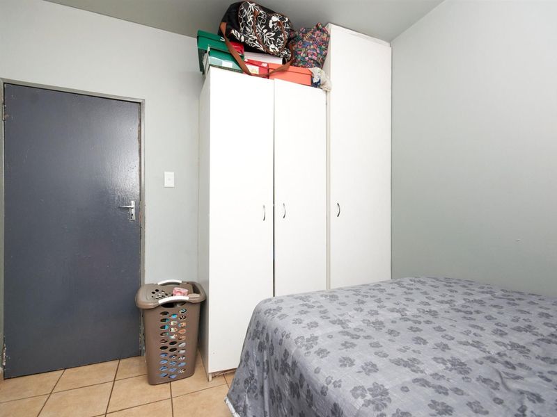 For Sale: 3-Bedroom Ground Floor Apartment in Jabulani - Photo 7