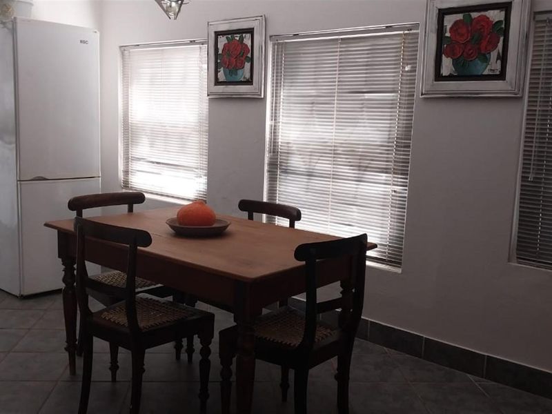 Huge House with massive 3 000 sqm erf  For Sale in Porterville - Photo 10