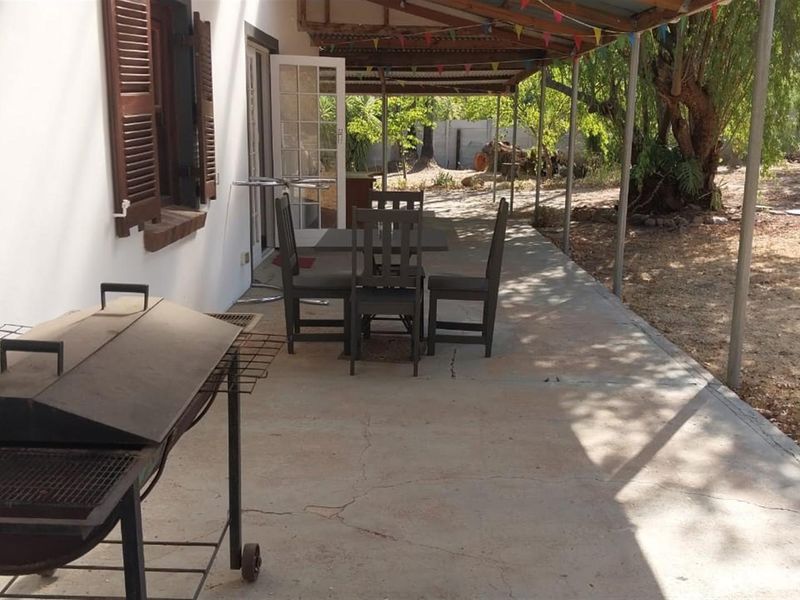 Huge House with massive 3 000 sqm erf  For Sale in Porterville - Photo 5