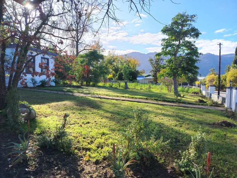 Huge House with massive 3 000 sqm erf  For Sale in Porterville - Photo 2