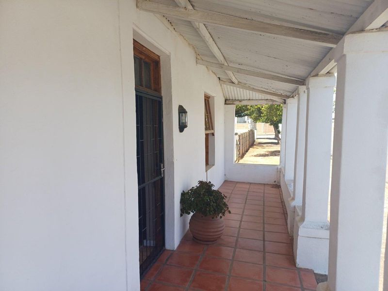 House UNDER OFFER in Riversdale - Photo 2