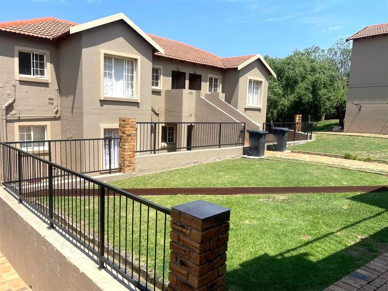 2 Bedroom Ground Floor Apartment For Sale in Wilgeheuwel - Photo 1