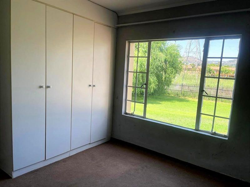 2 Bedroom Ground Floor Apartment For Sale in Wilgeheuwel - Photo 7