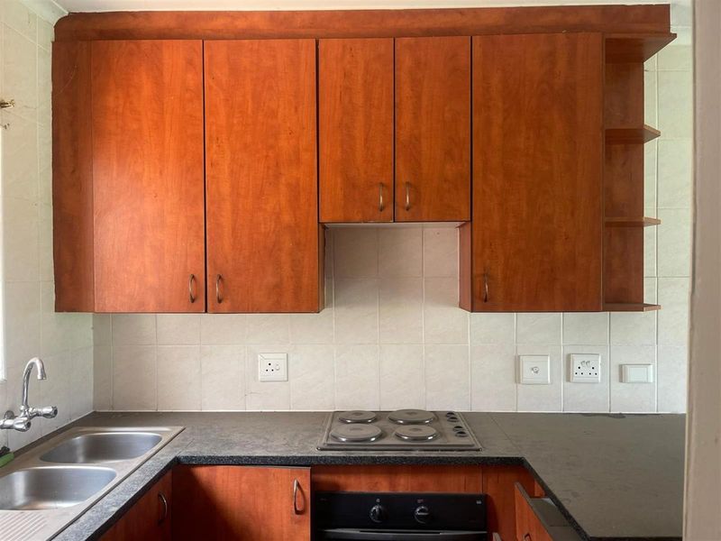 2 Bedroom Ground Floor Apartment For Sale in Wilgeheuwel - Photo 10