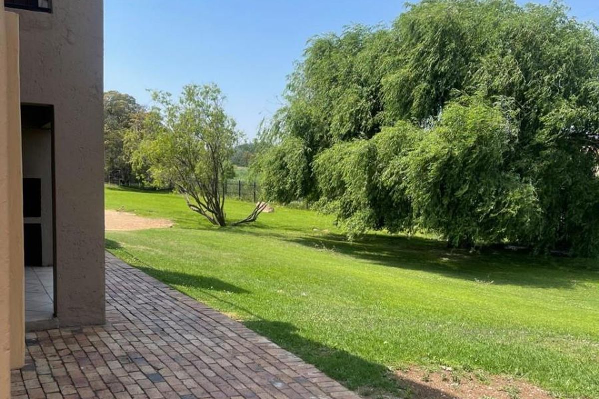 2 Bedroom Ground Floor Apartment For Sale in Wilgeheuwel - Photo 3
