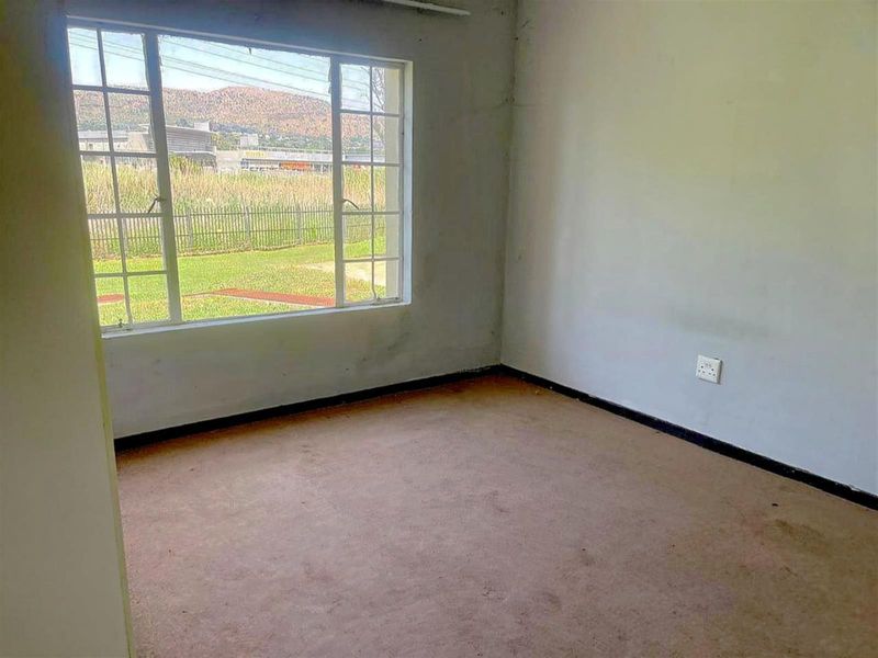2 Bedroom Ground Floor Apartment For Sale in Wilgeheuwel - Photo 8