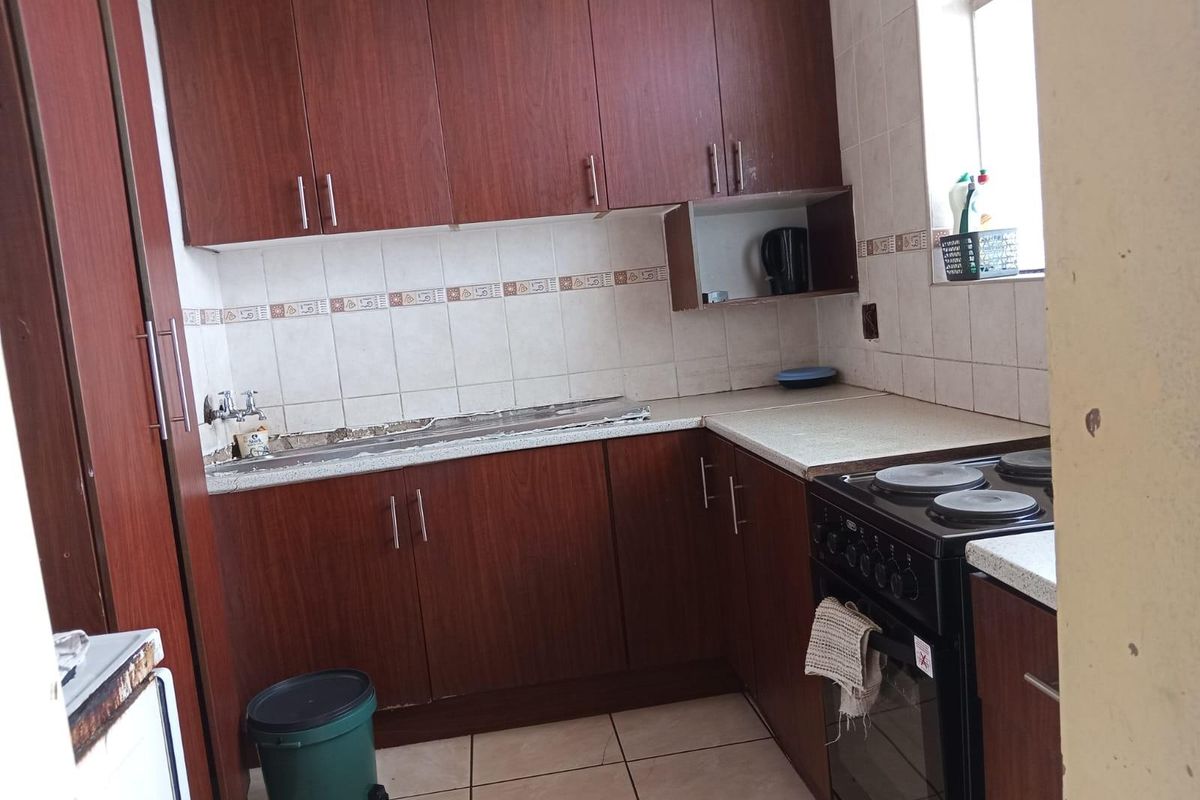 Apartment For Sale in Sunnyside, Pretoria - Photo 3