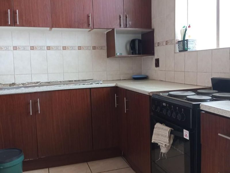 Apartment For Sale in Sunnyside, Pretoria - Photo 2