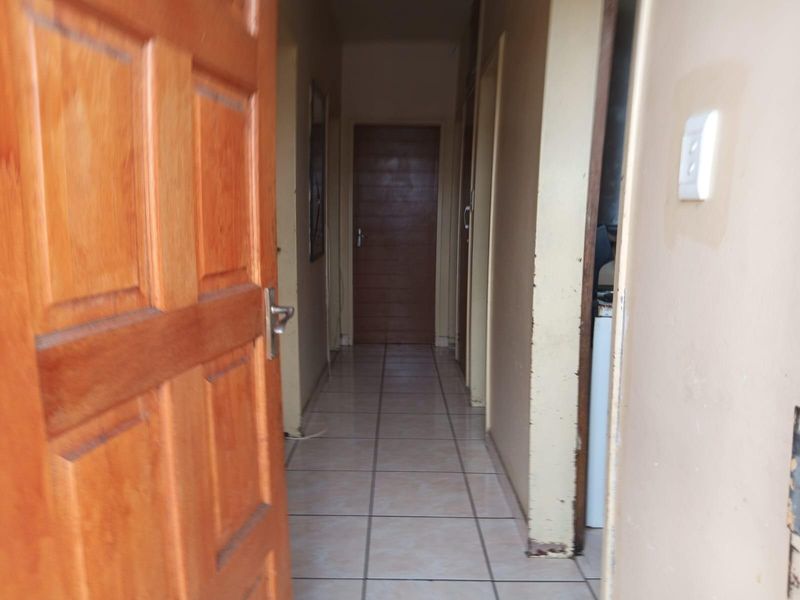 Apartment For Sale in Sunnyside, Pretoria - Photo 1