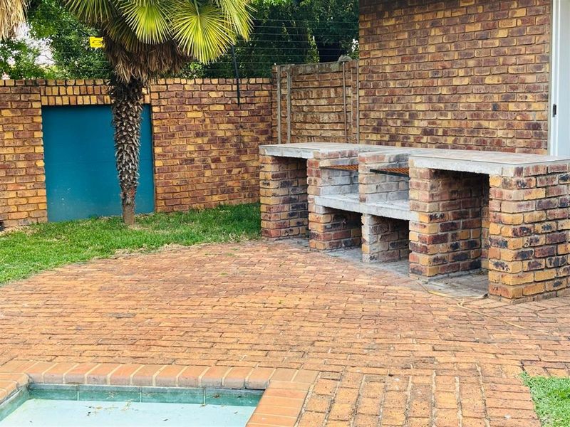 House For Sale in Highveld, Centurion - Photo 2