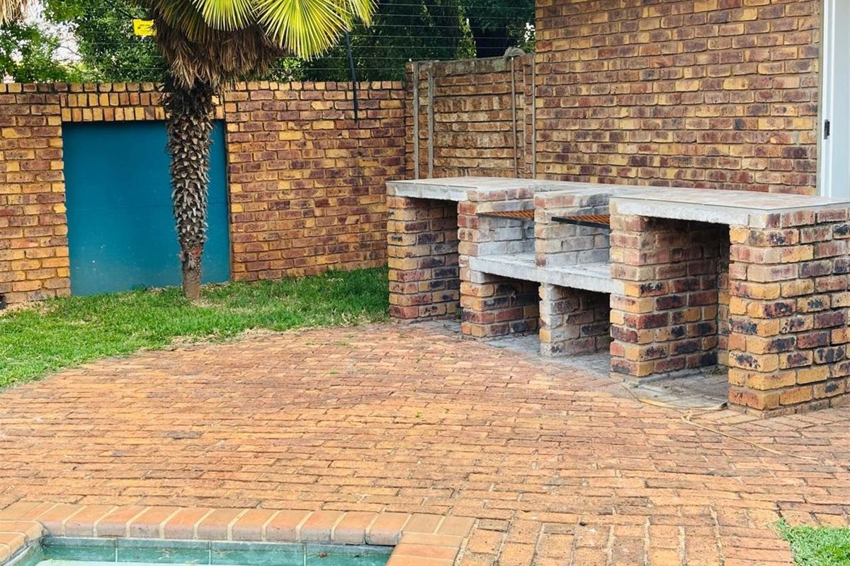 House For Sale in Highveld, Centurion - Photo 2