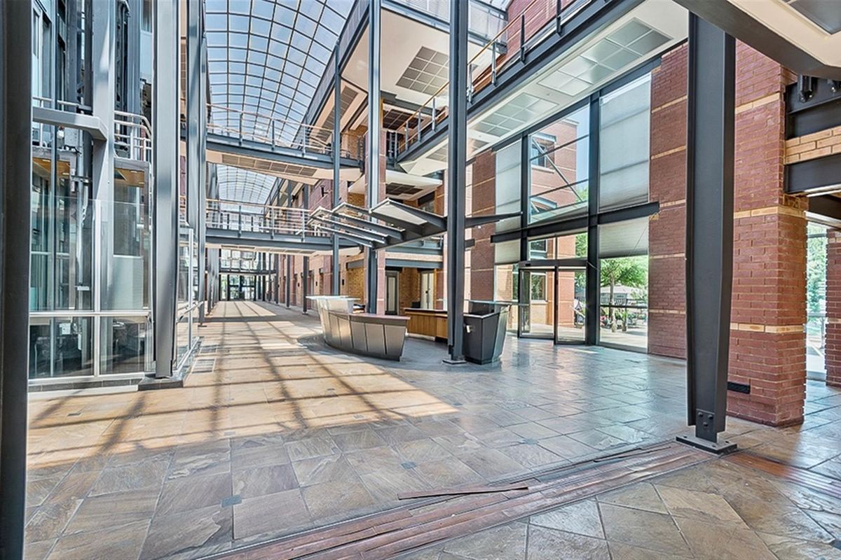 Landmark Building Available, Ideal For Corporate Headquarters - Photo 2