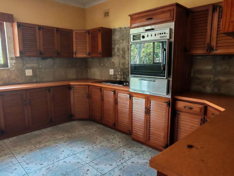 Fixer upper 5 bedroom House For Sale in Margate, KwaZulu Natal - Photo 10