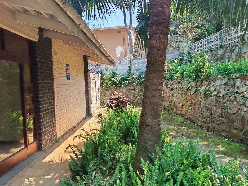 Fixer upper 5 bedroom House For Sale in Margate, KwaZulu Natal - Photo 3