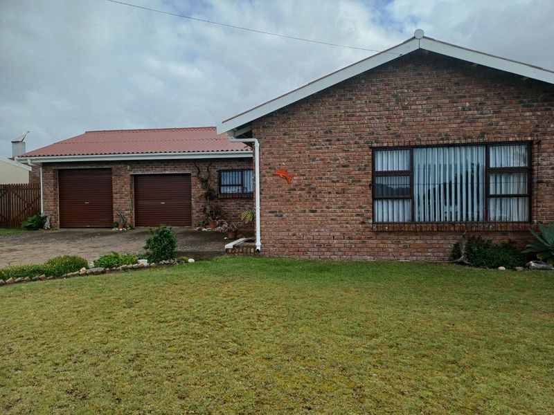 House For Sale in Stilbaai Wes, Stilbaai - Photo 2