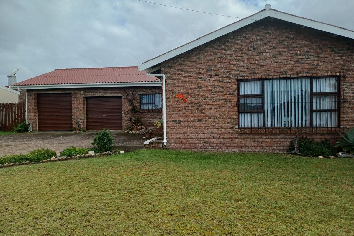 House For Sale in Stilbaai Wes, Stilbaai - Photo 2