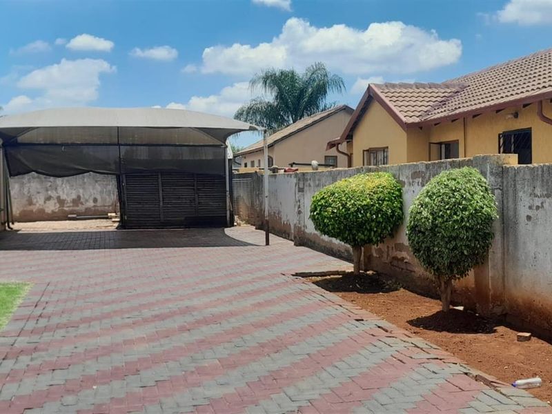 House For Sale in The Orchards, Akasia - Photo 2