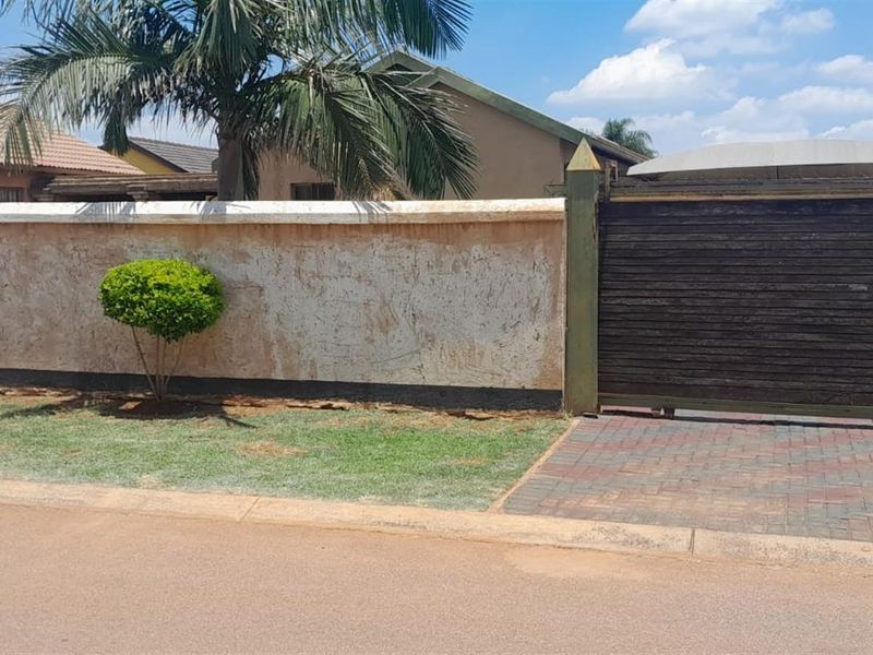 House For Sale in The Orchards, Akasia - Photo 3