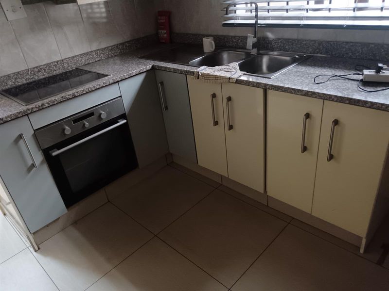 Beautiful 3 bedroom House For Sale in Rockville Moroka, Soweto - Photo 3
