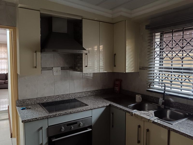 Beautiful 3 bedroom House For Sale in Rockville Moroka, Soweto - Photo 2