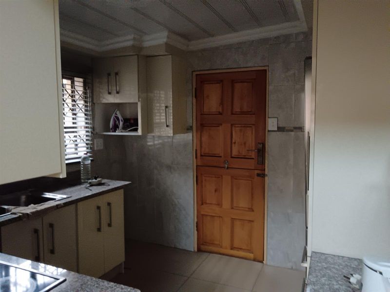 Beautiful 3 bedroom House For Sale in Rockville Moroka, Soweto - Photo 8