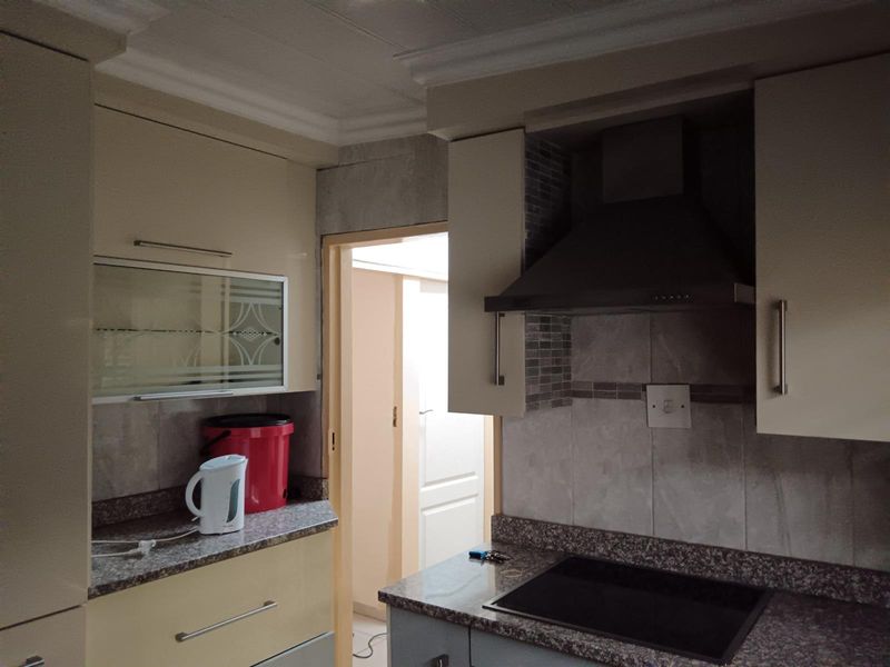 Beautiful 3 bedroom House For Sale in Rockville Moroka, Soweto - Photo 6
