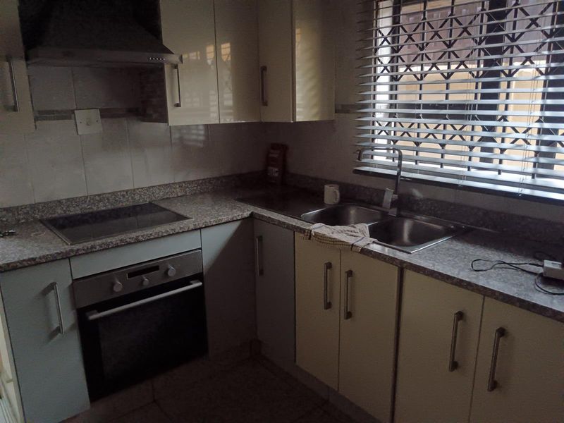 Beautiful 3 bedroom House For Sale in Rockville Moroka, Soweto - Photo 5
