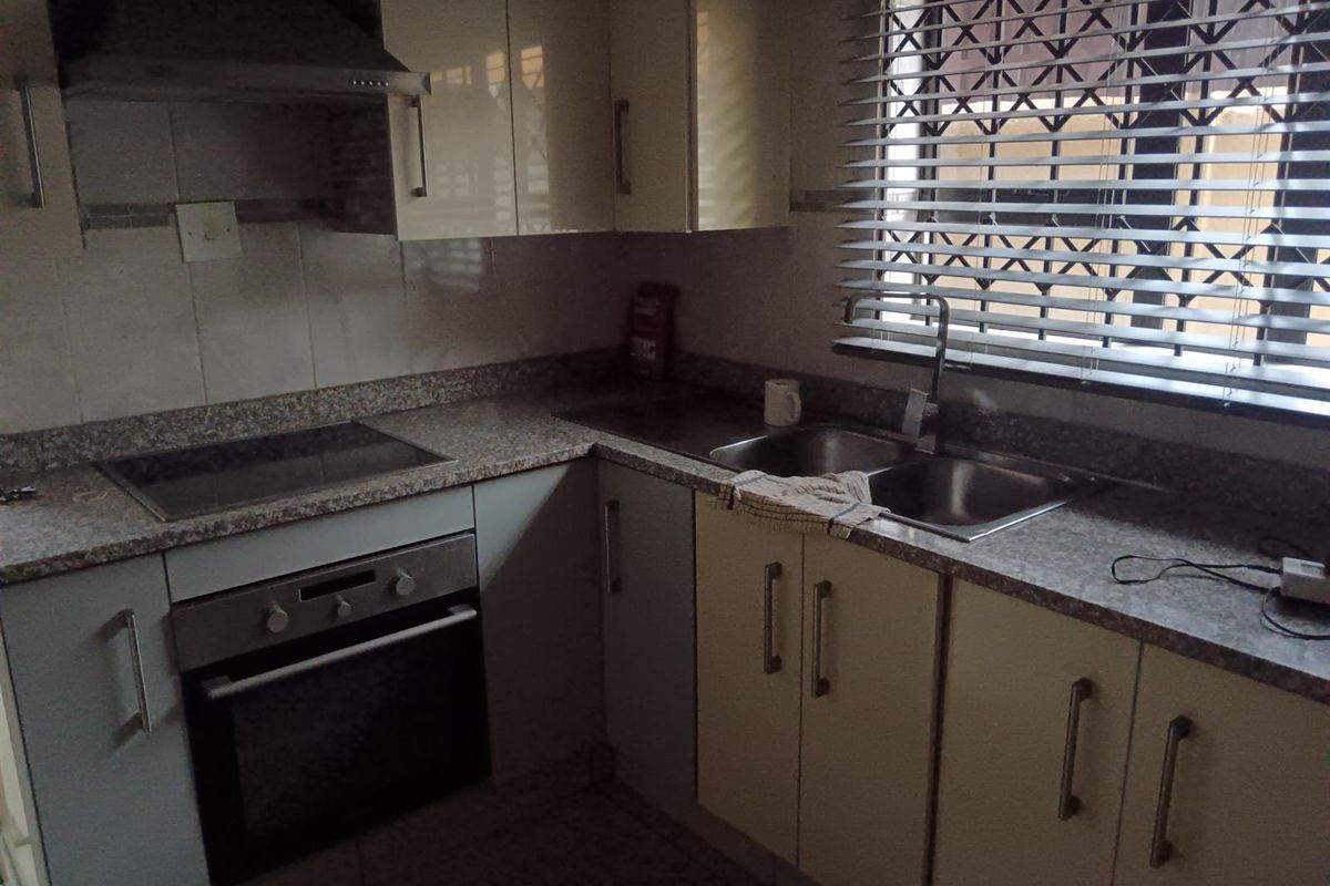 Beautiful 3 bedroom House For Sale in Rockville Moroka, Soweto - Photo 5