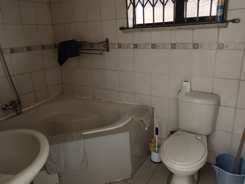 Beautiful 3 bedroom House For Sale in Rockville Moroka, Soweto - Photo 10