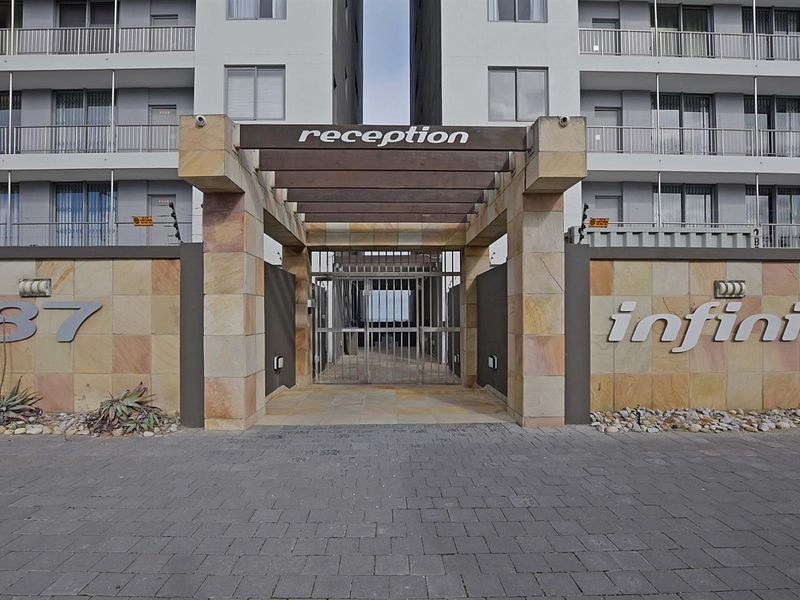 Investment Mountain and Sea views, Fully furnished for sale in Bloubergstrand - Photo 2