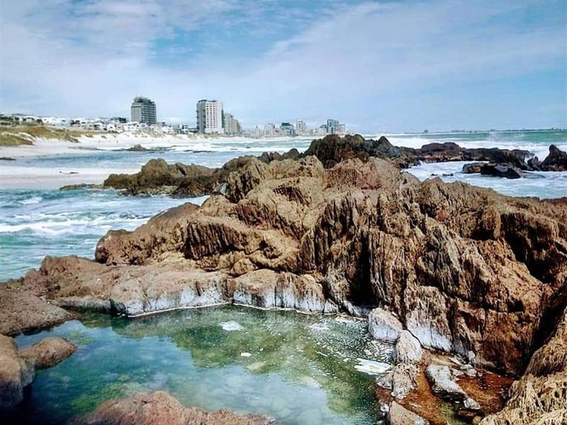 Investment Mountain and Sea views, Fully furnished for sale in Bloubergstrand - Photo 5