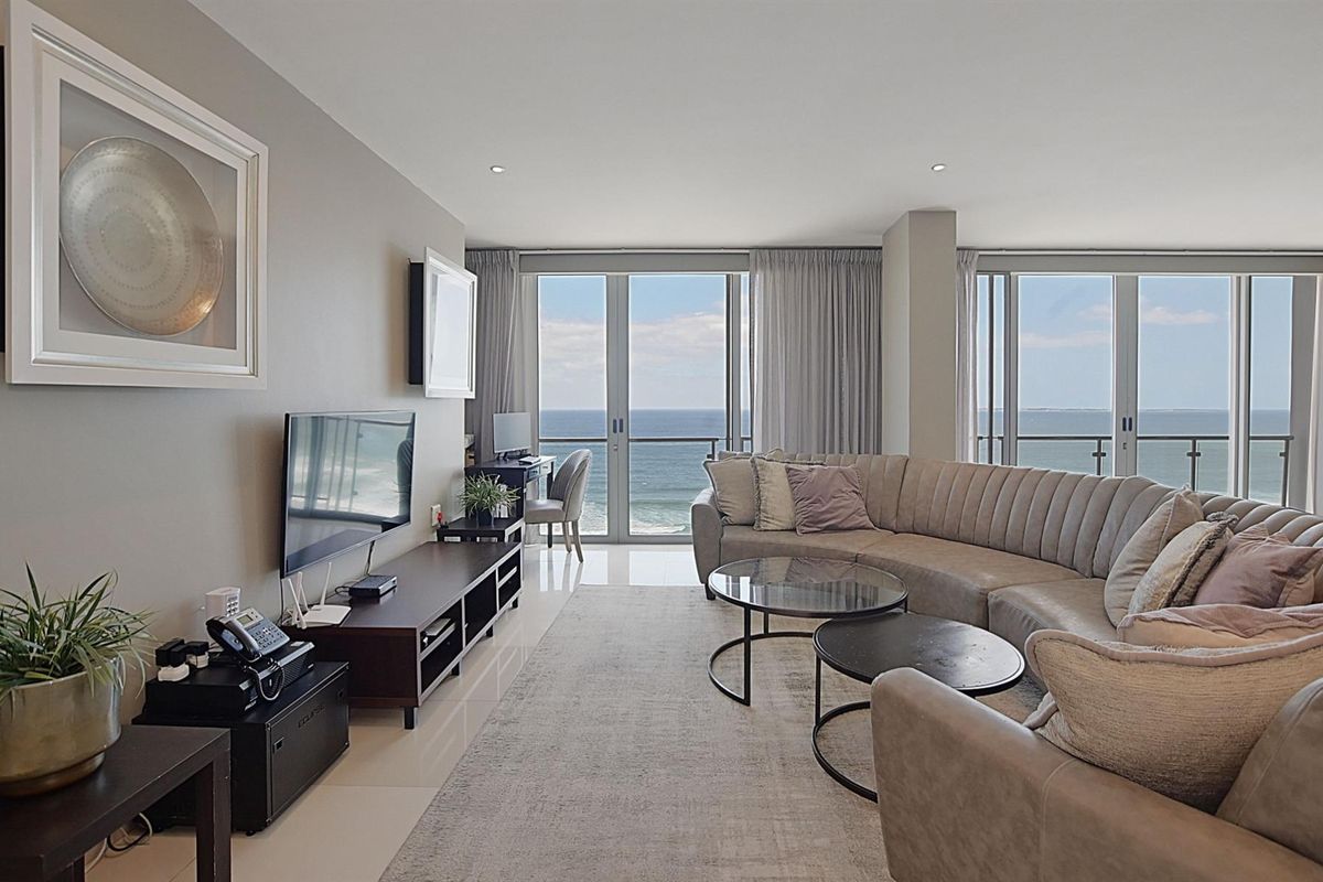 Investment Mountain and Sea views, Fully furnished for sale in Bloubergstrand - Photo 2