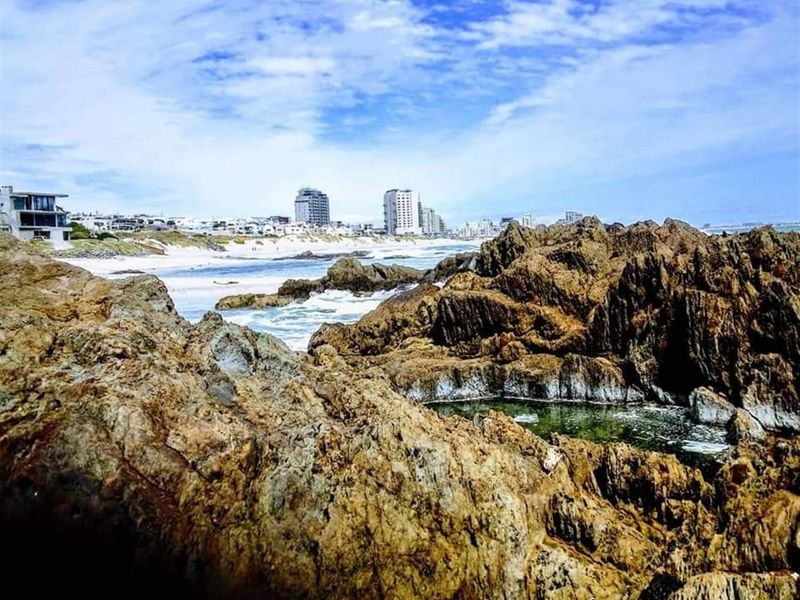 Investment Mountain and Sea views, Fully furnished for sale in Bloubergstrand - Photo 6