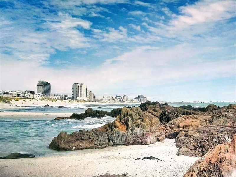 Investment Mountain and Sea views, Fully furnished for sale in Bloubergstrand - Photo 7