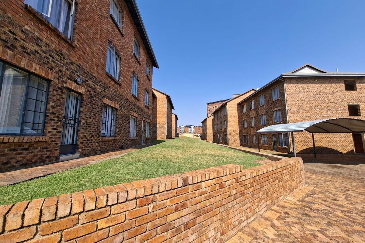 Apartment For Sale in Grand Central Midrand Gauteng - Photo 4