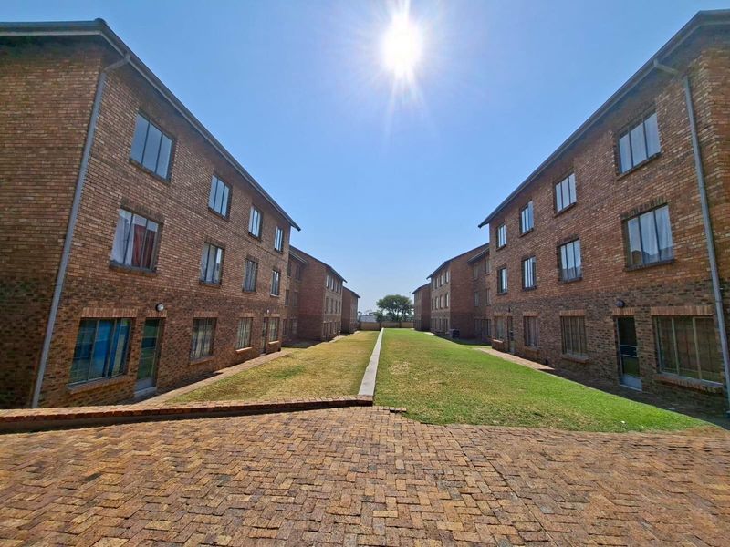 Apartment For Sale in Grand Central Midrand Gauteng - Photo 3
