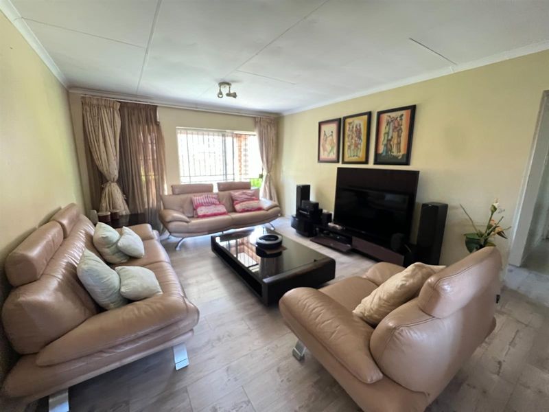 House For Sale in Rooihuiskraal North, Centurion - Photo 6