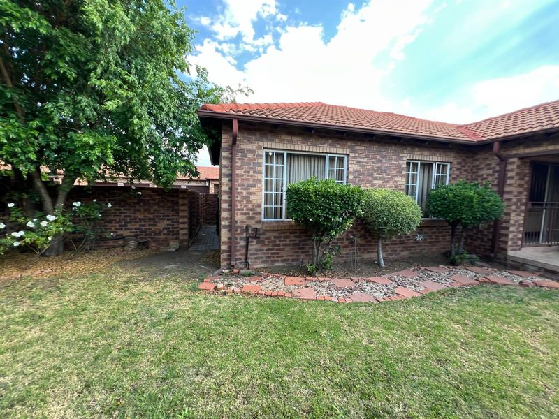 House For Sale in Rooihuiskraal North, Centurion - Photo 2
