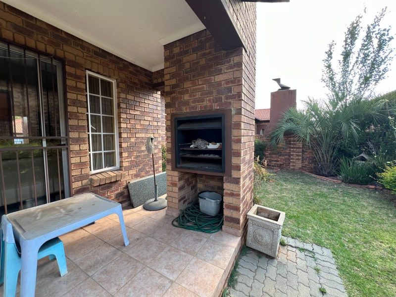 House For Sale in Rooihuiskraal North, Centurion - Photo 3