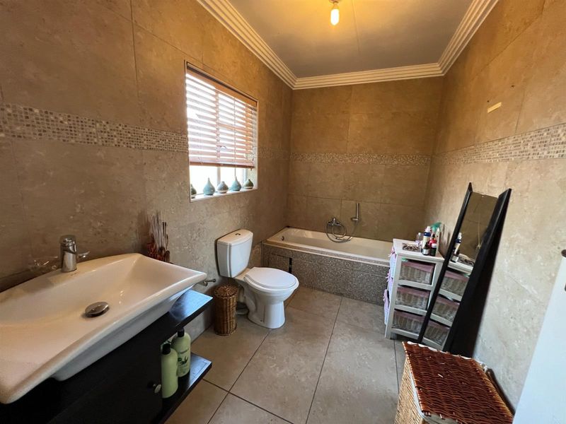 House For Sale in Rooihuiskraal North, Centurion - Photo 10