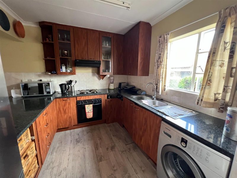 House For Sale in Rooihuiskraal North, Centurion - Photo 9