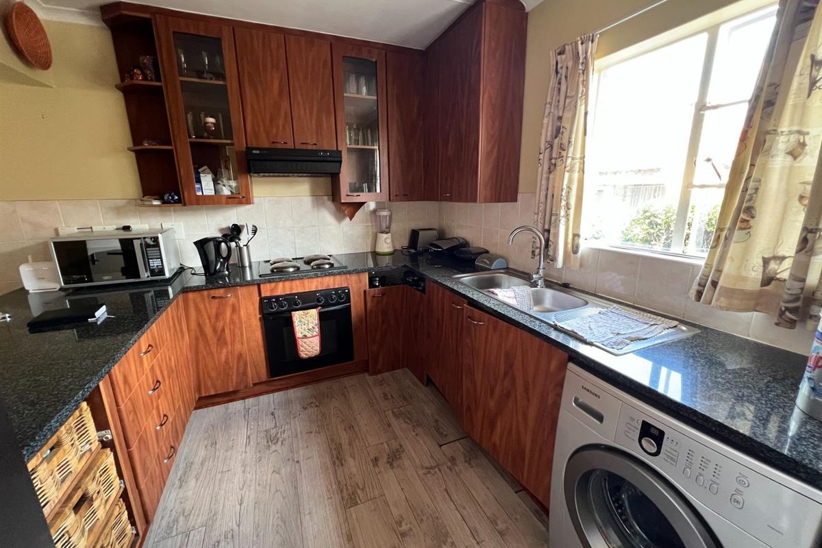 House For Sale in Rooihuiskraal North, Centurion - Photo 3