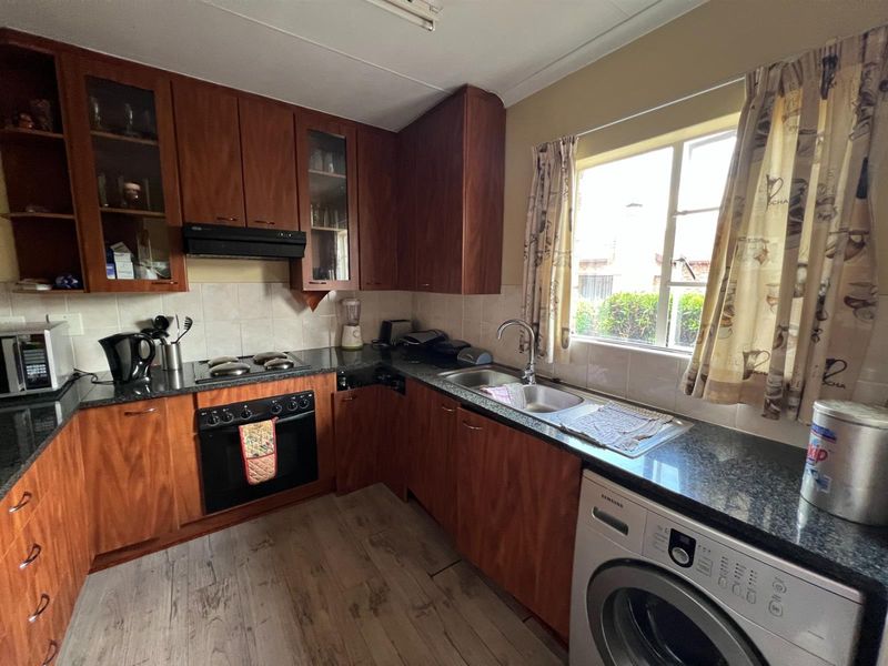 House For Sale in Rooihuiskraal North, Centurion - Photo 4