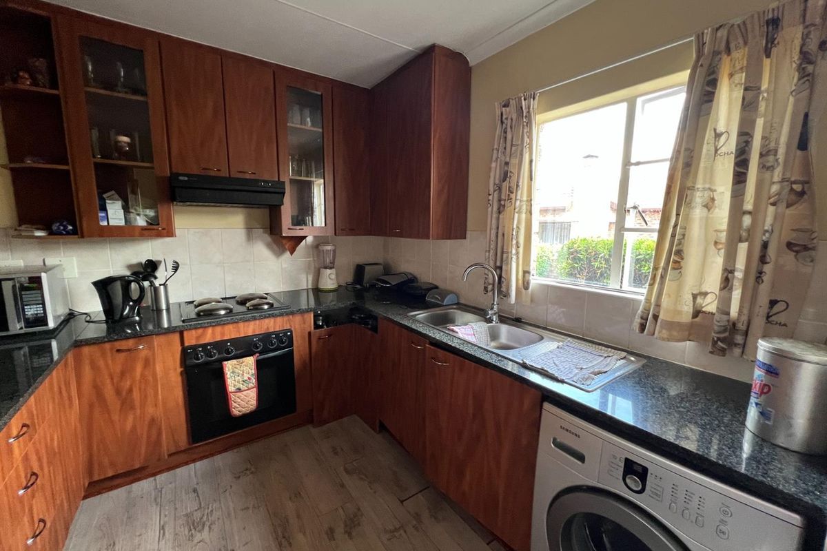 House For Sale in Rooihuiskraal North, Centurion - Photo 4