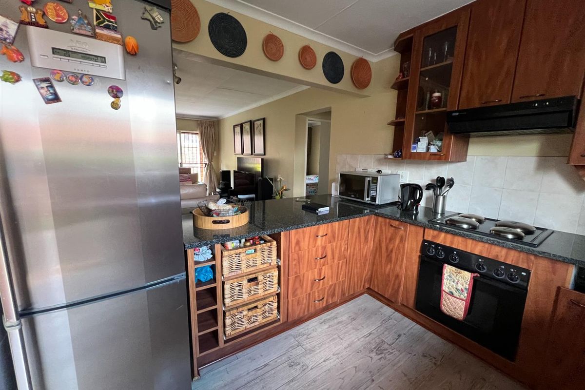 House For Sale in Rooihuiskraal North, Centurion - Photo 5