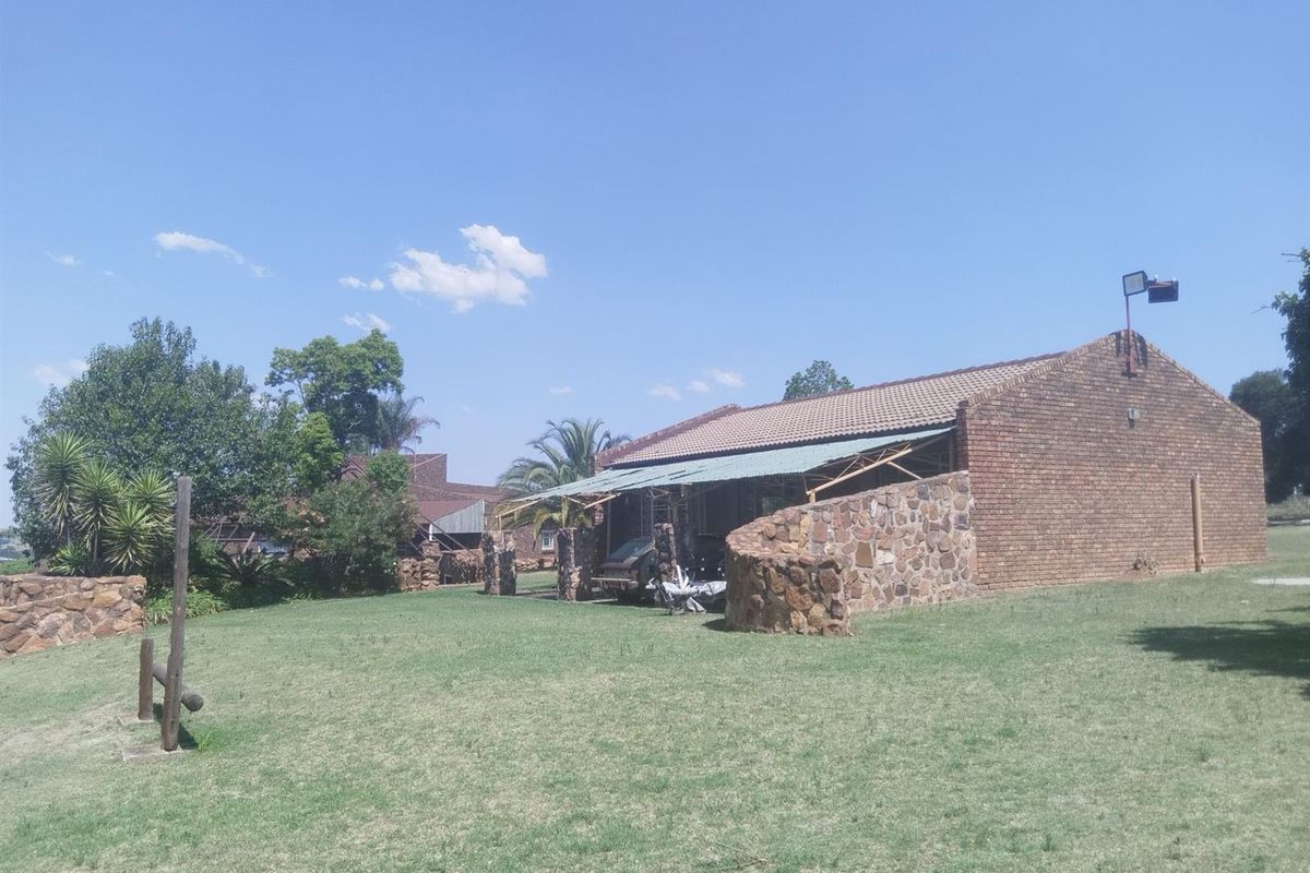 Farm For Sale in Hoeveld Park, Witbank - Photo 2