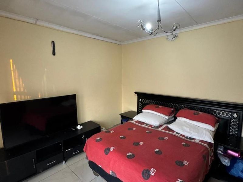 Modern Family Home For Sale in Ncandu Park, Newcastle, KwaZulu Natal - Photo 8