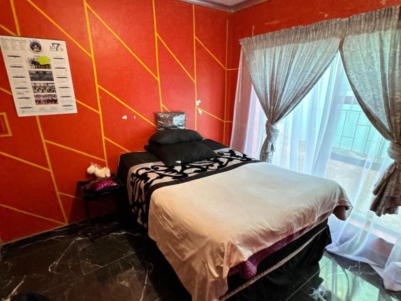 Modern Family Home For Sale in Ncandu Park, Newcastle, KwaZulu Natal - Photo 9