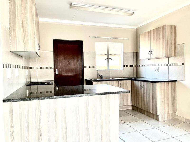 House For Sale in Waterkloof Hill Estate, Waterkloof AH, Rustenburg, North West - Photo 6